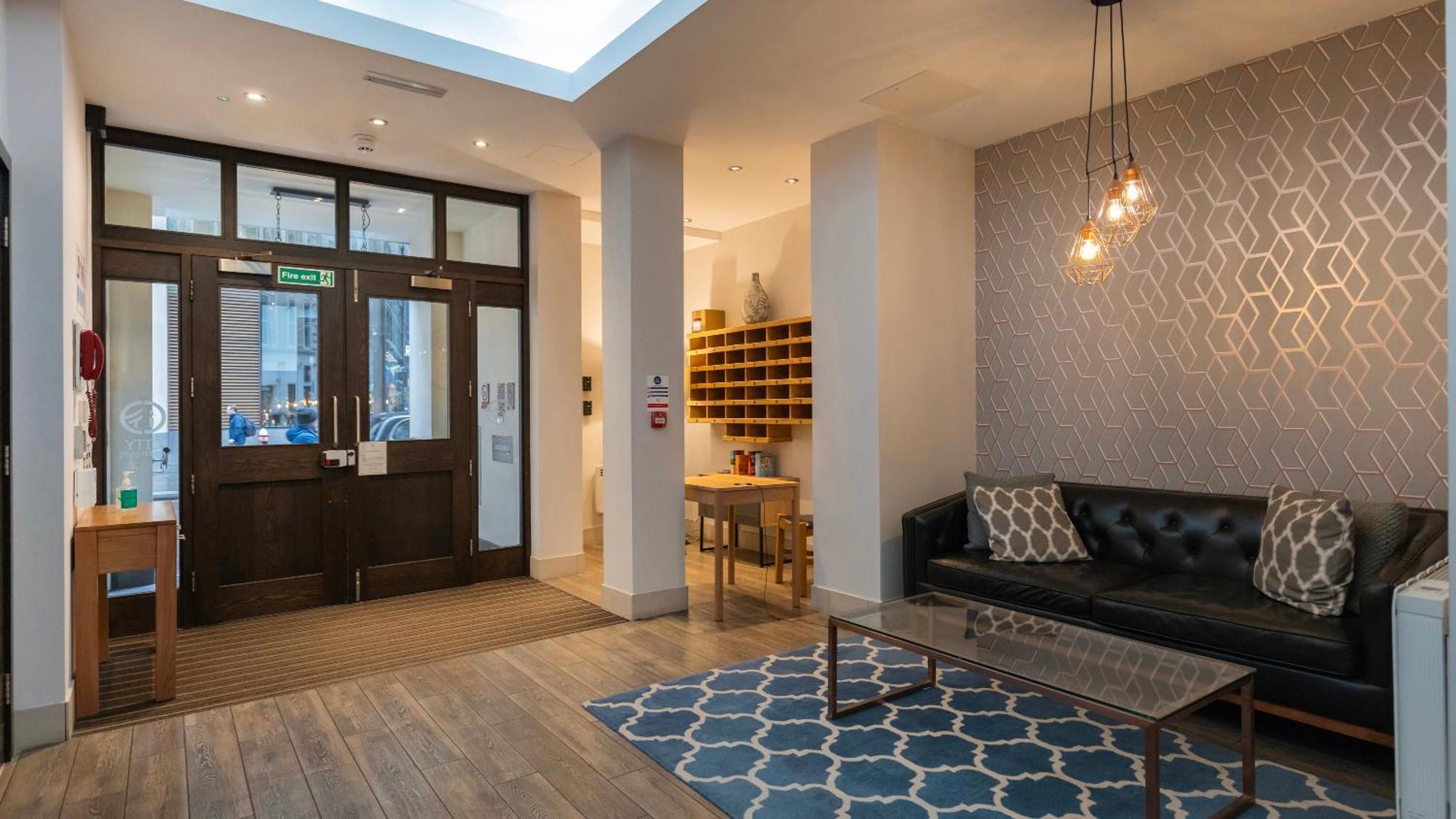 Cannon Street Serviced Apartments By Lovelystay Londra Esterno foto
