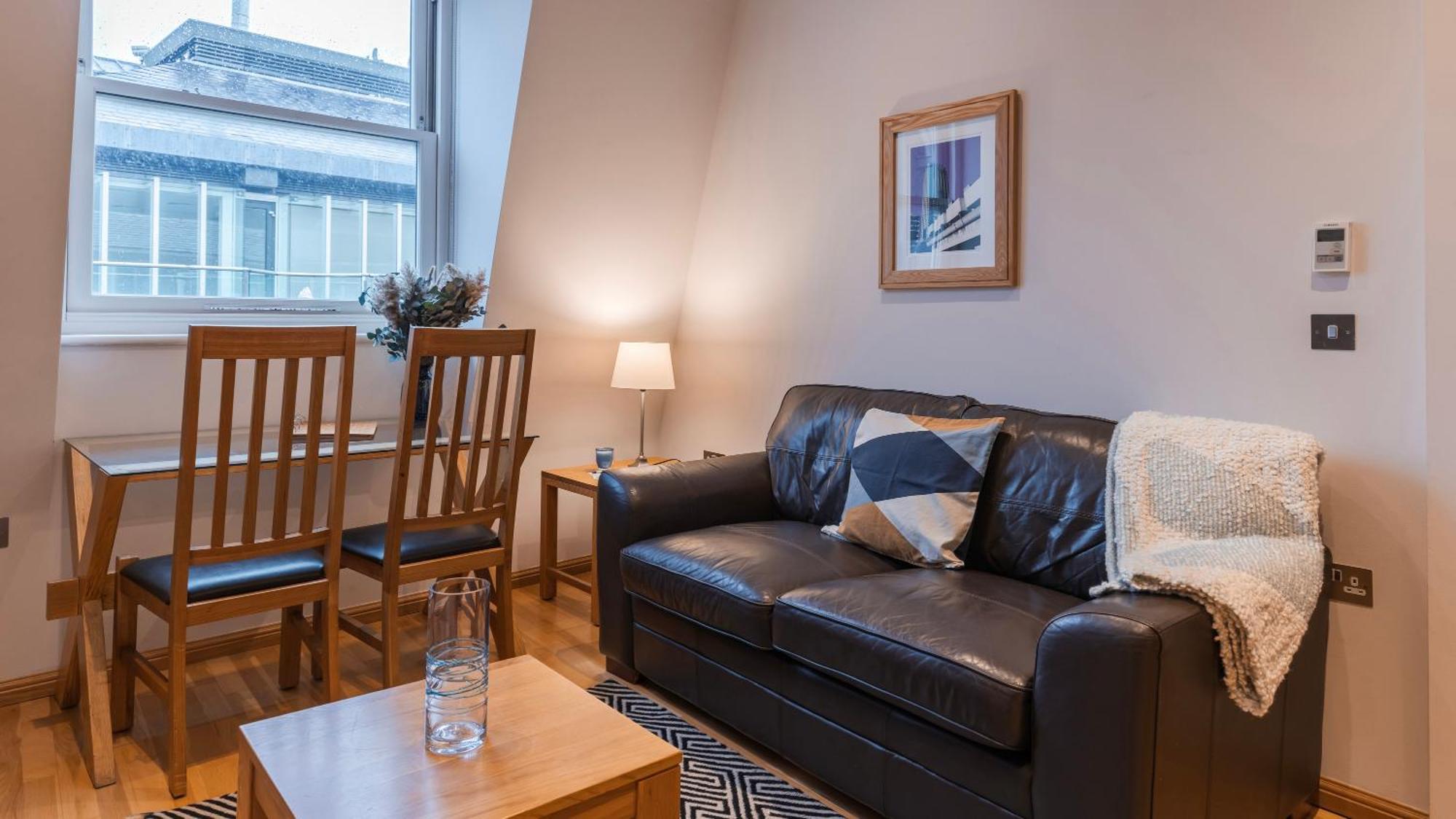 Cannon Street Serviced Apartments By Lovelystay Londra Esterno foto