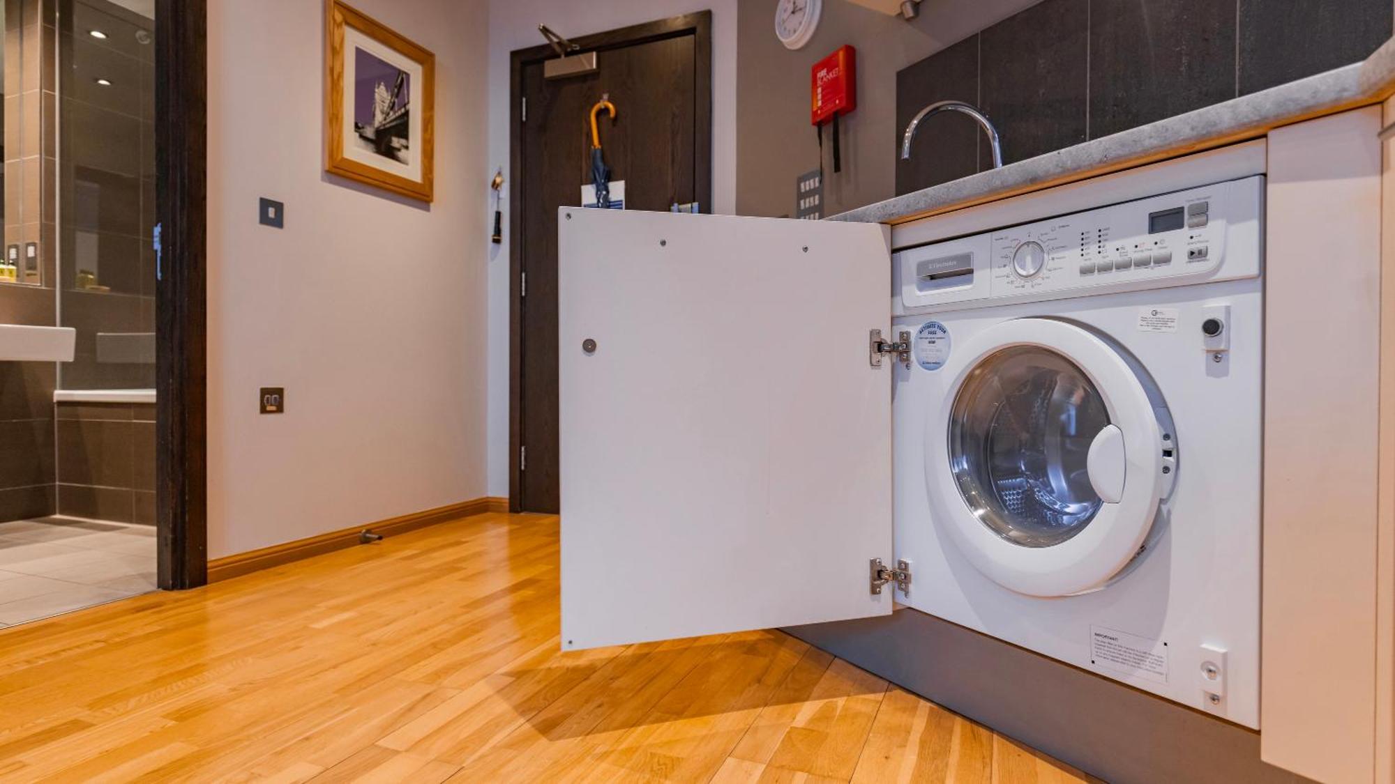 Cannon Street Serviced Apartments By Lovelystay Londra Esterno foto