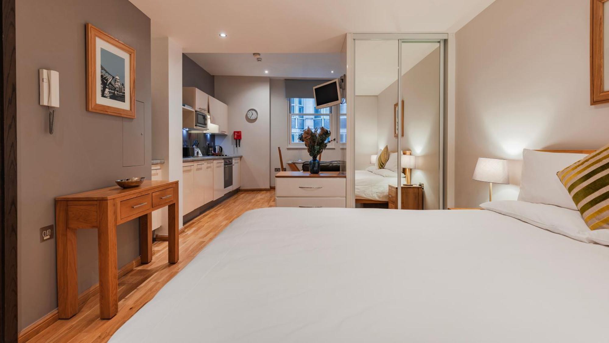 Cannon Street Serviced Apartments By Lovelystay Londra Esterno foto